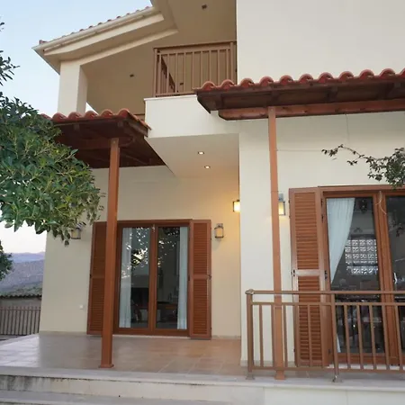 Holiday home Elegant Maisonette Foinikion
